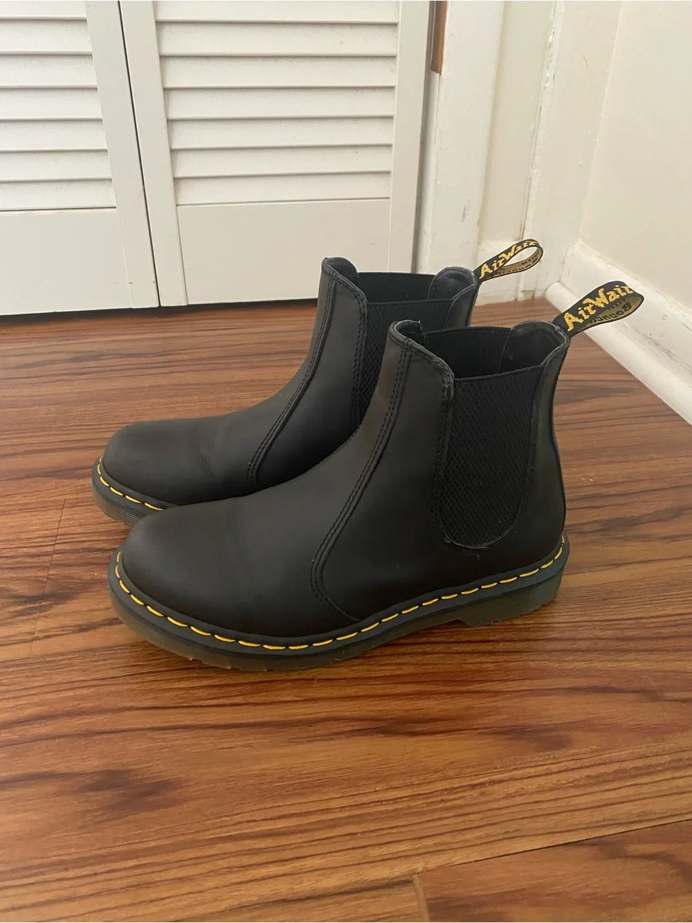 Dr. Martens 2976 Chelsea Boot in Black - Picture 1 of 9